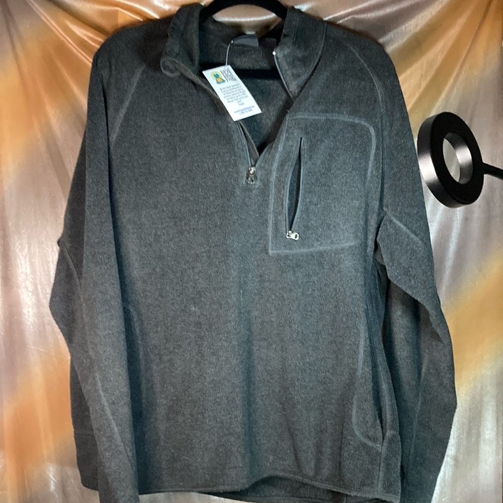 Field & Stream Xl dark gray fleece pull over. 52” chest b1